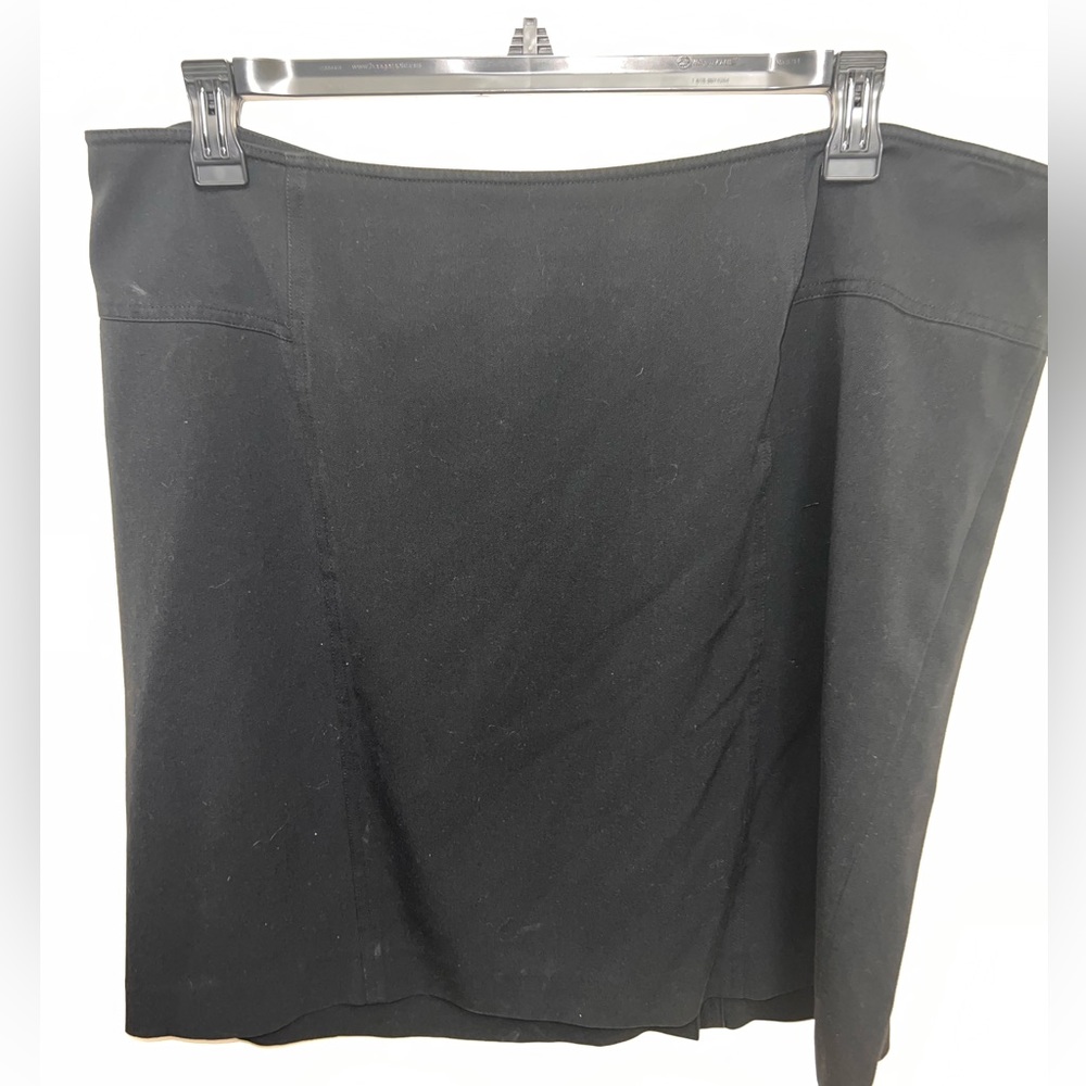 Essential Black Mini Skirt!